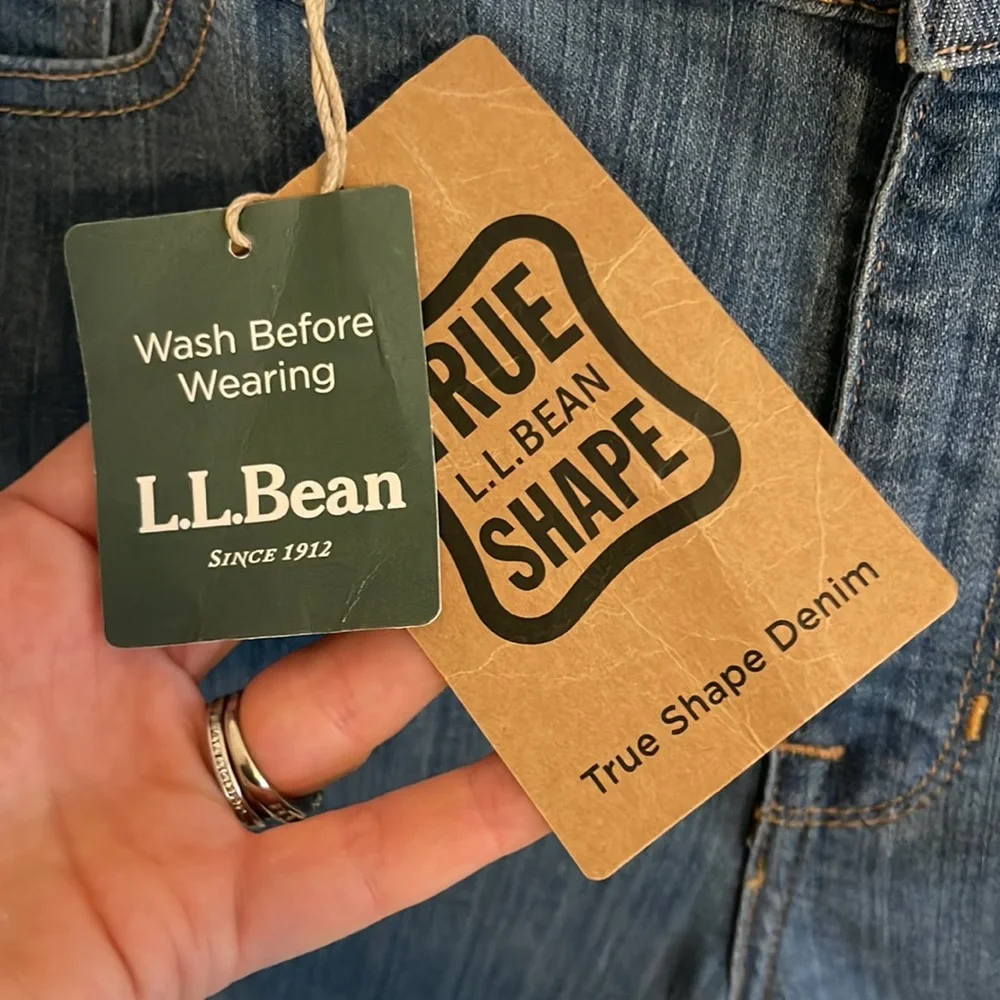 Women's True Shape Jeans, Straight-Leg Light Indigo Size 10 - Picture 4 of 9